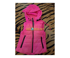 Куртка-жилетка розовая с капюшоном на девочку 2.5-4г, б.у