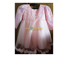 Кружевное нарядное платье персикового цвета (на 19-24мес) с бантом сзади, новое - 1