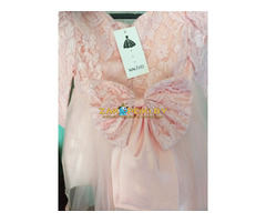 Кружевное нарядное платье персикового цвета (на 19-24мес) с бантом сзади, новое - 4