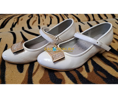 Шапки зимние на 6-10лет, новые-2шт