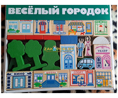 Деревянный конструктор Весёлый городок, 56 деталей, новый