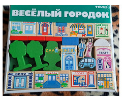 Деревянный конструктор Весёлый городок, 56 деталей, новый