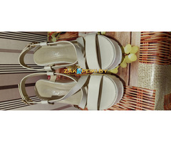 Босоножки на каблуке.При покупке скидка