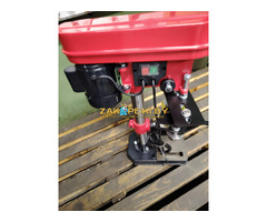 Под №7 банку жестяную  машинка для закатки